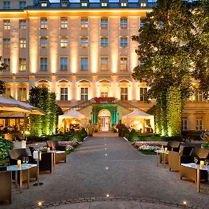The Grand - The Leading Of The World Hotell